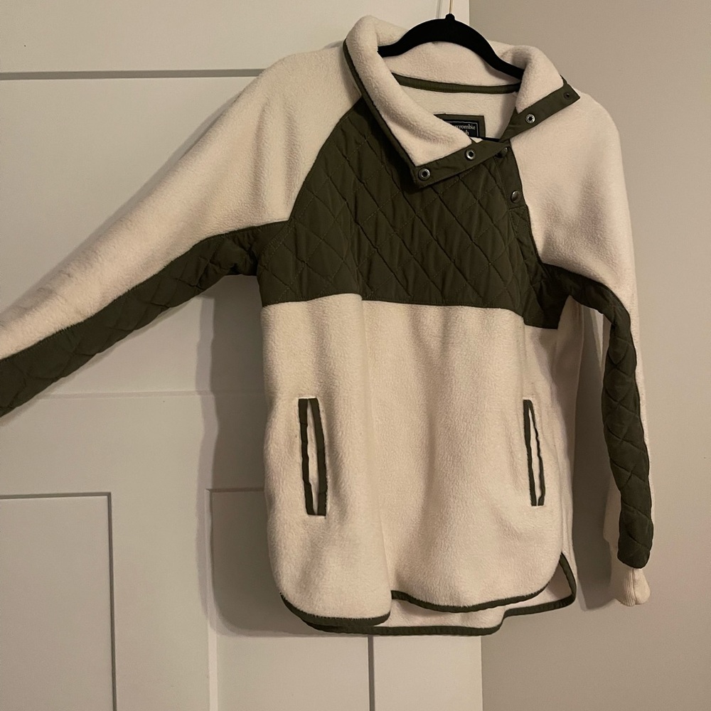 Abercrombie & Fitch Pullover- Size Small